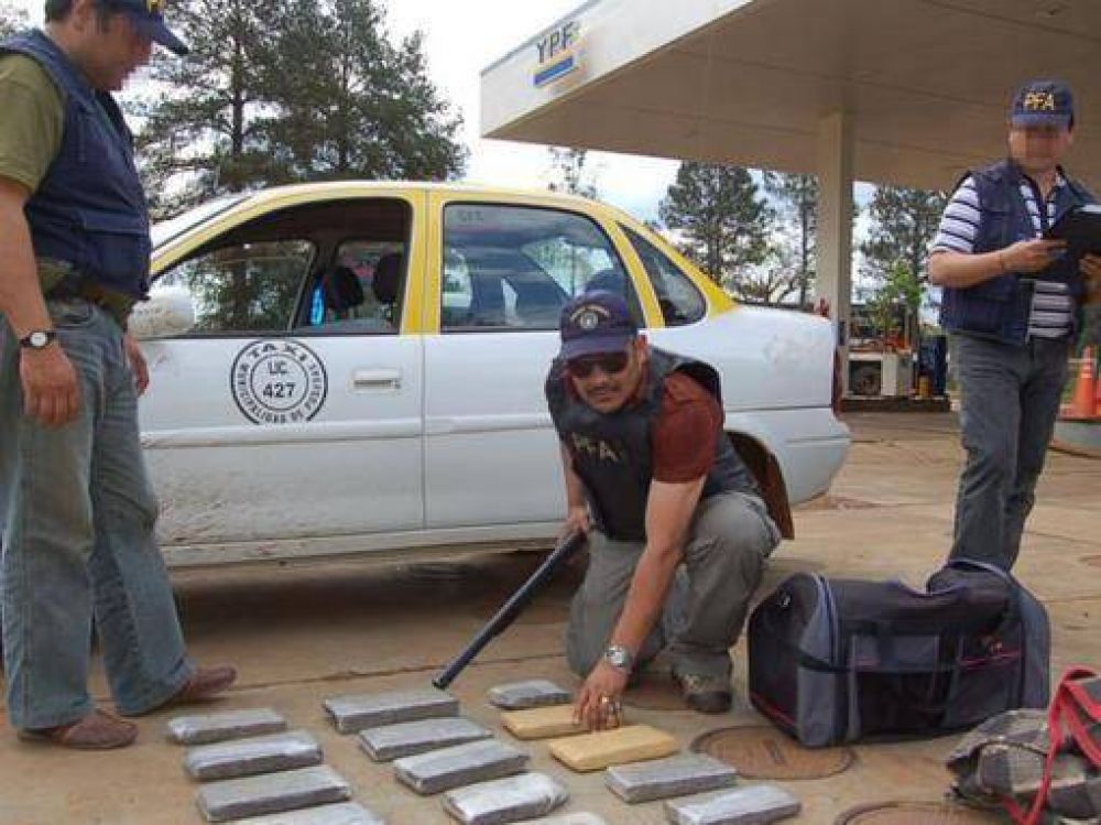 Un preso en la causa de Los Monos aparece en fotos de un operativo de la Polic�a Federal en Misiones