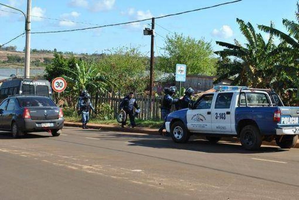Mega operativo en la zona oeste de la ciudad dej� diez detenidos y armas blancas incautadas