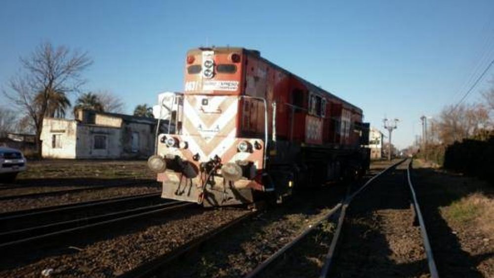 Descarril� un tren de carga a pocos metros de la estaci�n Bragado
