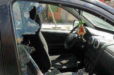 Ladrones violentaron autos y se llevaron diversos objetos