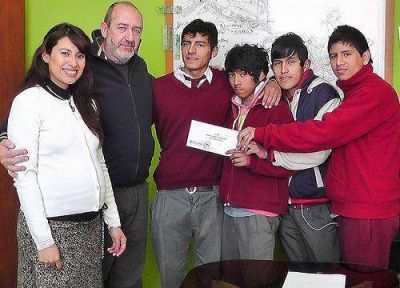 Alumnos de la Escuela Polivalente de Arte fueron galardonados por un proyecto innovador