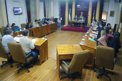 EL TRIBUNAL DE CUENTAS INTIM� AL CONCEJO DELIBERANTE POR DECRETOS DICTADOS POR INZA