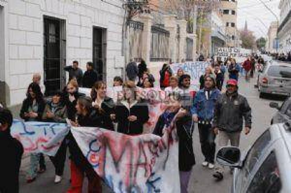 Piden la renuncia de todo el gabinete de Salud