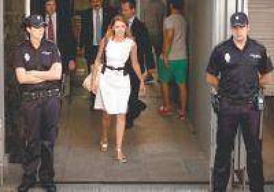 Acusan a Rajoy de amparar al tesorero del PP imputado por los sobresueldos