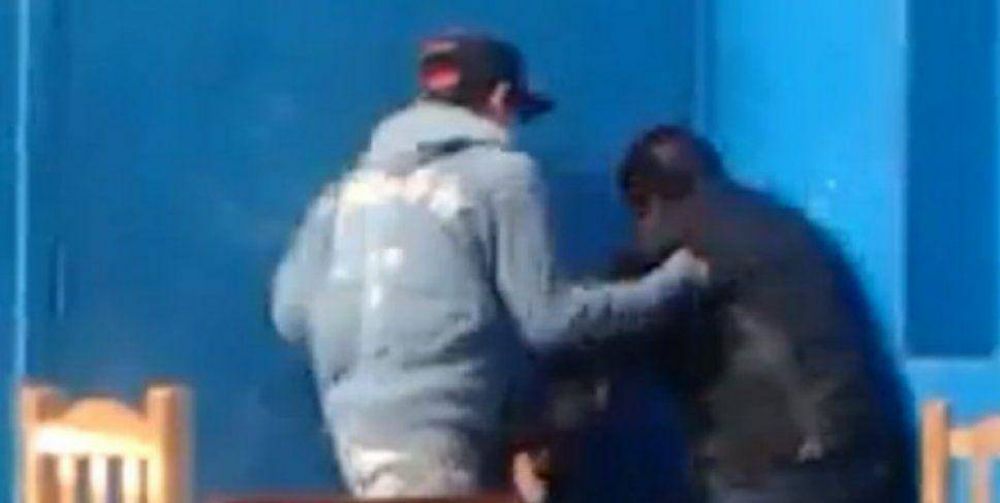 Feroz golpiza a un chico discapacitado en una escuela de Wilde