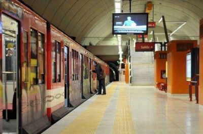 Descarril� un vag�n en una nueva estaci�n de la l�nea B