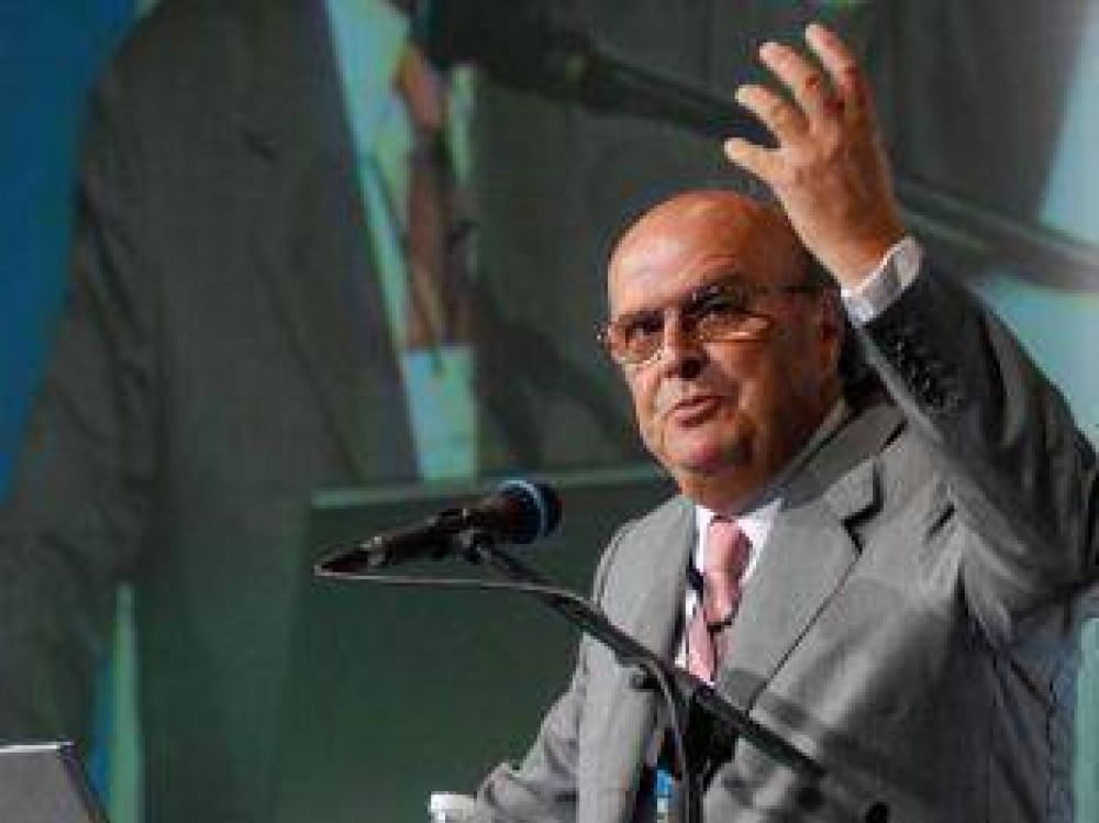 "Moreno dice qui�n puede importar y qui�n no s�lo porque se le canta a �l"
