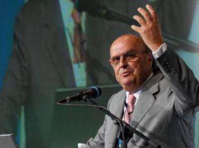 "Moreno dice qui�n puede importar y qui�n no s�lo porque se le canta a �l"