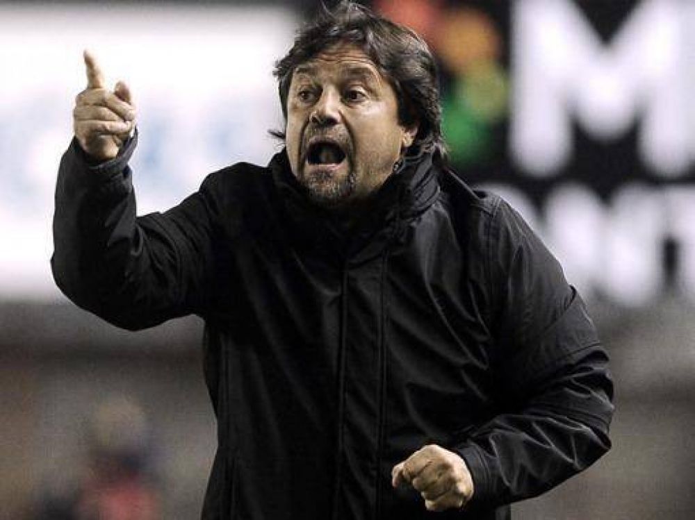 Caruso acus� a Pizzi de "serrucharle el piso" para dirigir a San Lorenzo