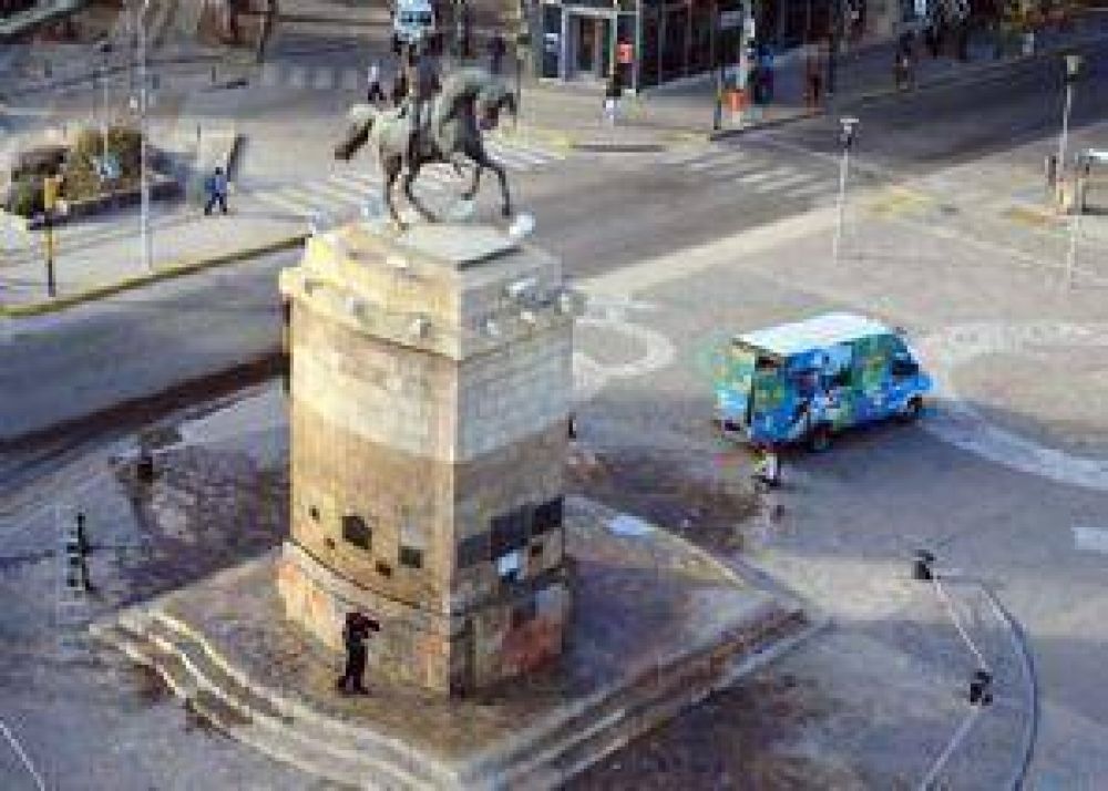 El monumento a San Mart�n fue limpiado nuevamente