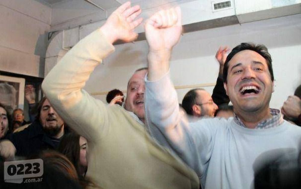 Abad ya sue�a con el sill�n de la presidencia del Concejo