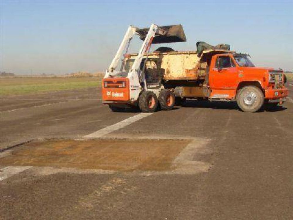Comenzaron los trabajos de bacheo en la pista
