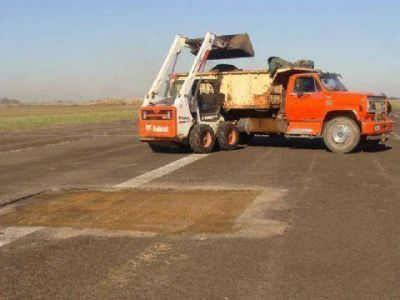 Comenzaron los trabajos de bacheo en la pista