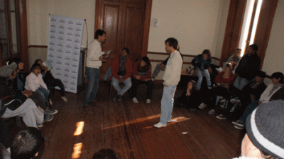 Familias que ocupan irregularmente viviendas en barrios sociales se reunieron con Pittelli 