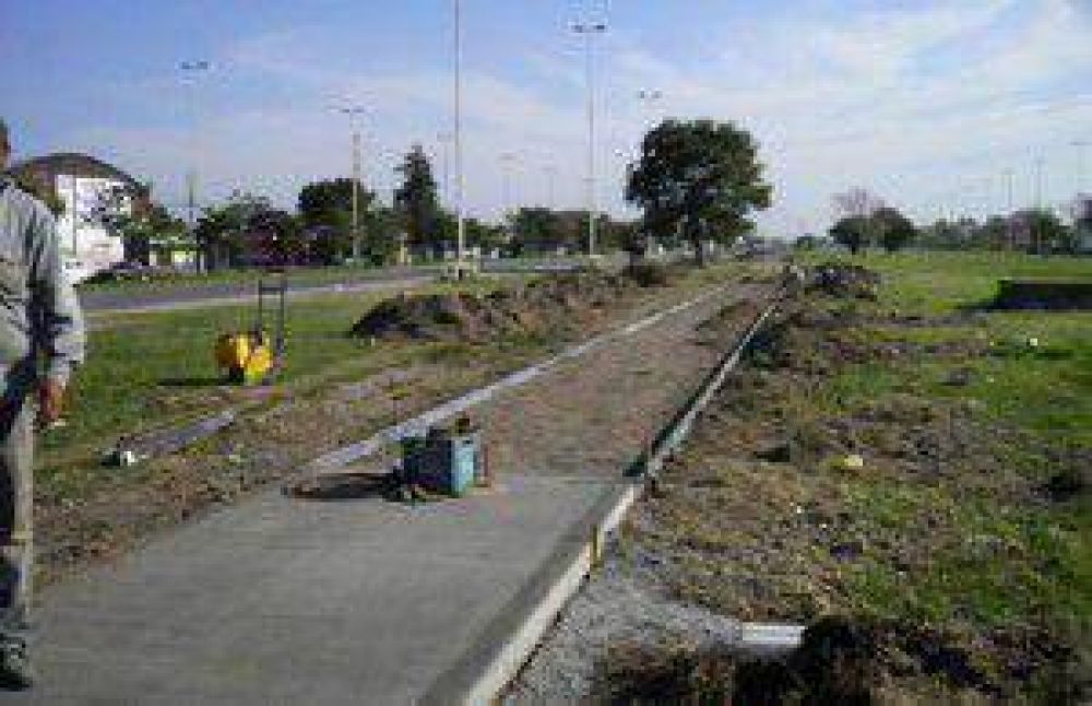 Avanzan senderos peatonales sobre Av. Juan Domingo Per�n