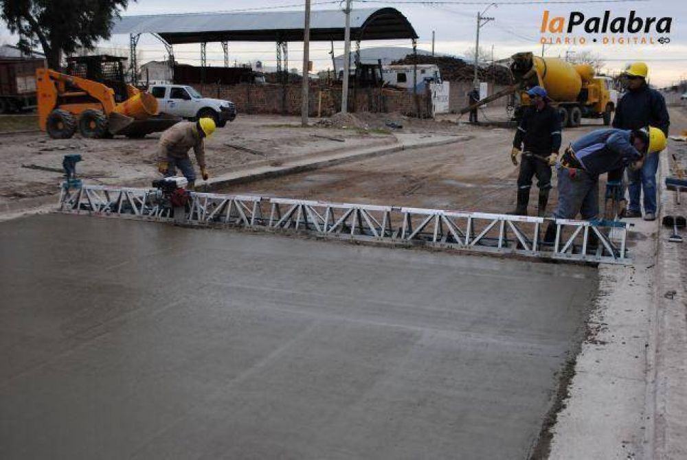 Comenz� la pavimentaci�n de un tramo de Boulevard Moreno