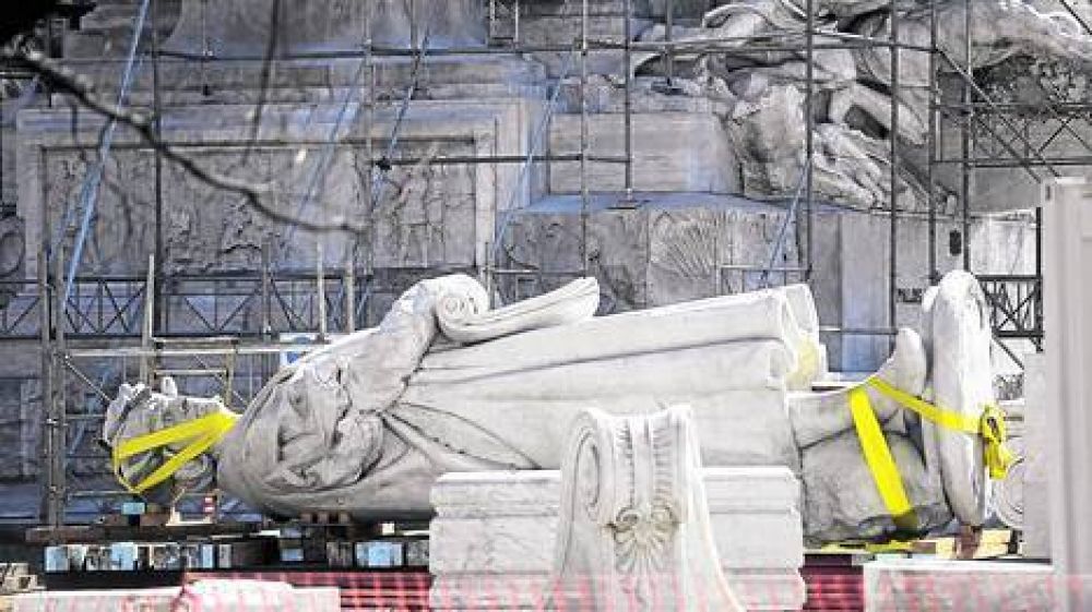 Pol�mico traslado: La pelea por el monumento a Col�n podr�a llegar a la Corte