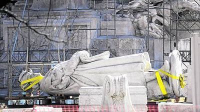 Pol�mico traslado: La pelea por el monumento a Col�n podr�a llegar a la Corte