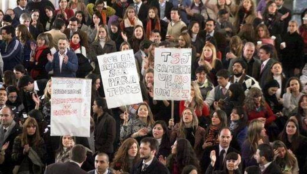 Judiciales contin�an con las medidas tras la toma de Tribunales I
