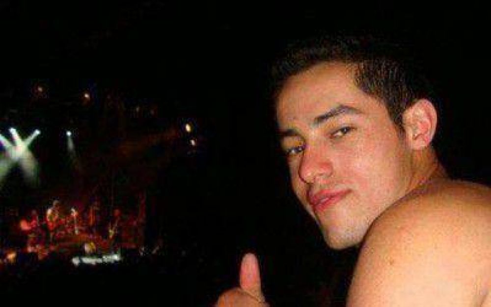 Familiares y amigos de Mat�as Luna se manifiestan por justicia