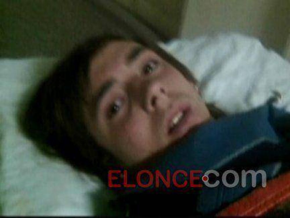 Un adolescente est� internado luego de recibir un disparo cuando le robaron la moto
