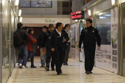 Allanaron un local comercial por las fotos de los Alperovich en Dubai 