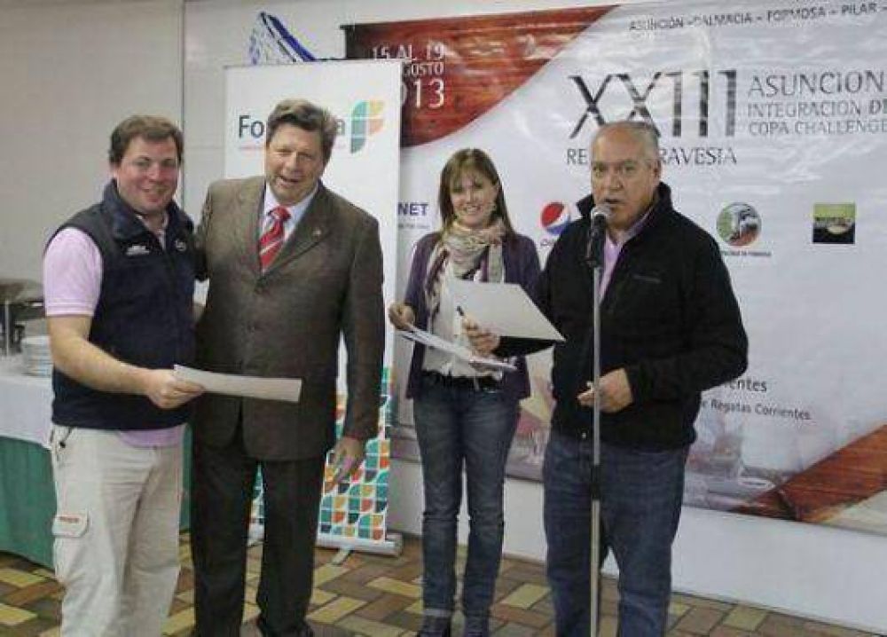 Se puso en marcha la tradicional regata traves�a Asunci�n-Corrientes
