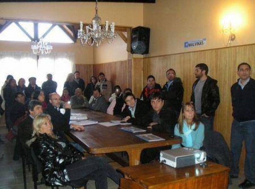 Guglielmi se reuni� con concejales, funcionarios y vecinos