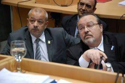 Dan curso al proceso de juicio pol�tico al ministro de Salud