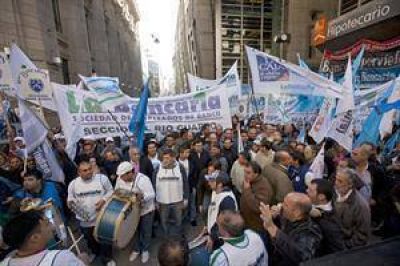 Paran los bancarios y no habr� atenci�n al p�blico desde las 12