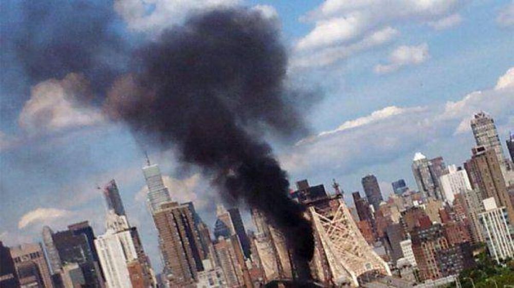 Alerta en Nueva York por explosi�n e incendio en un puente