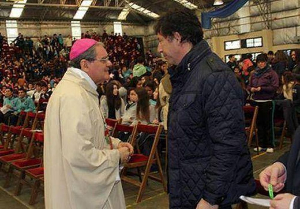 Posse particip� de una misa junto a j�venes