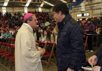 Posse particip� de una misa junto a j�venes