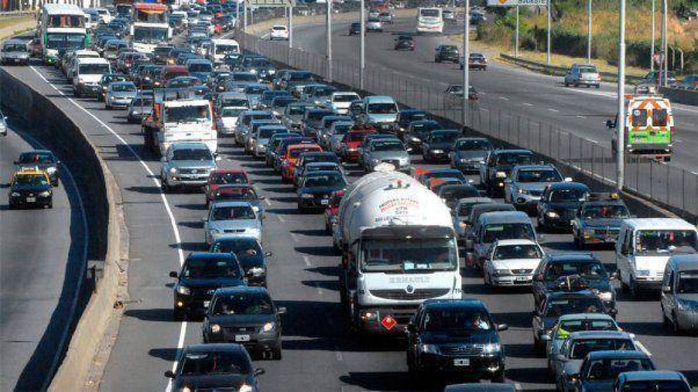 Comenz� el �xodo tur�stico por el fin de semana largo