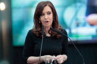 Tensi�n entre Cristina y los gobernadores por la estrategia electoral