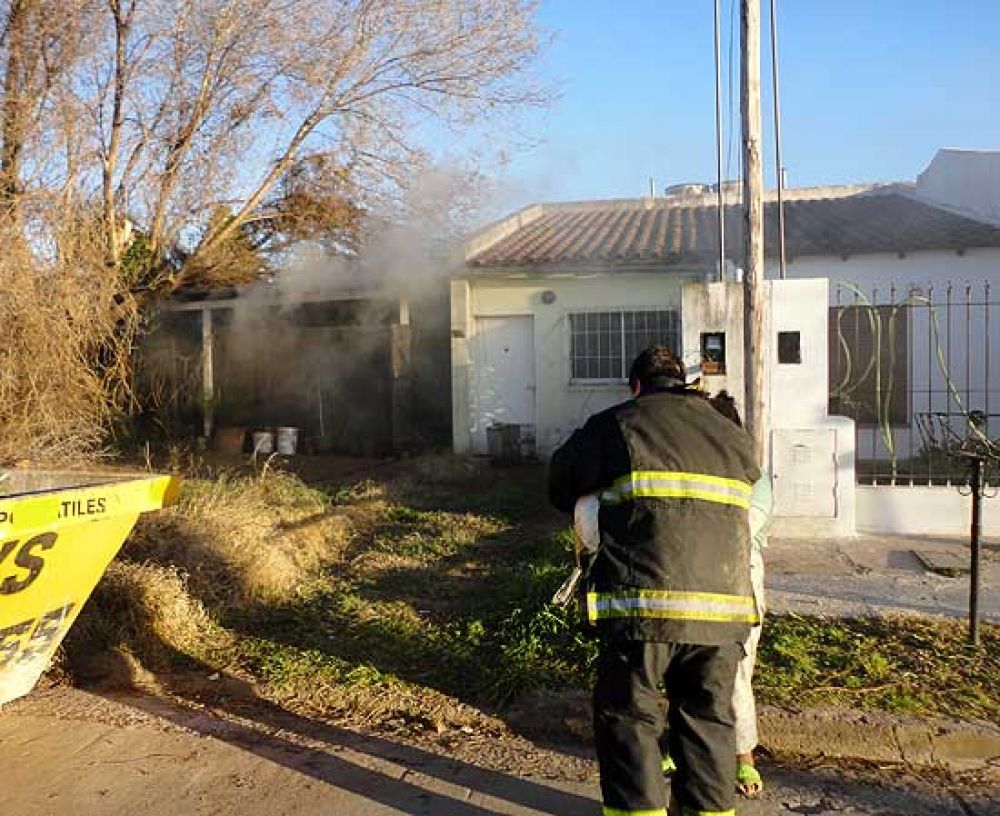 Le prendi� la vela a un santo y se incendi� su vivienda