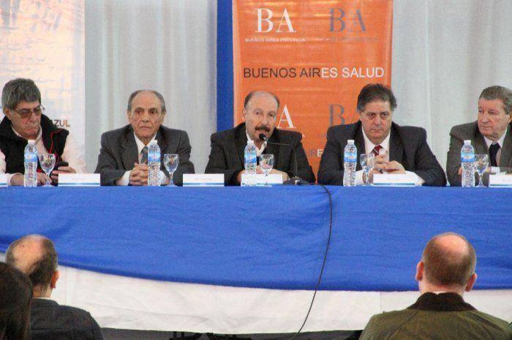 Junto al Ministro de Salud el intendente Inza particip� del acto de Promotores de Salud