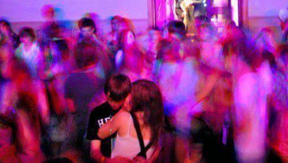 Clausuran fiesta clandestina en un taller mec�nico con 250 menores