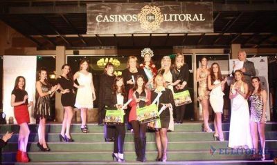 Brill� la primera noche dorada con Abel Pintos y el desfile de candidatas a reina