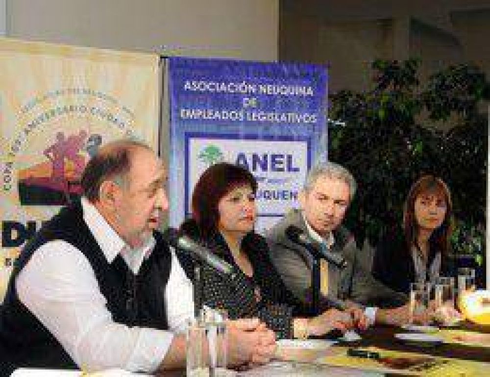 Duatl�n pol�tico-gremial, solidario