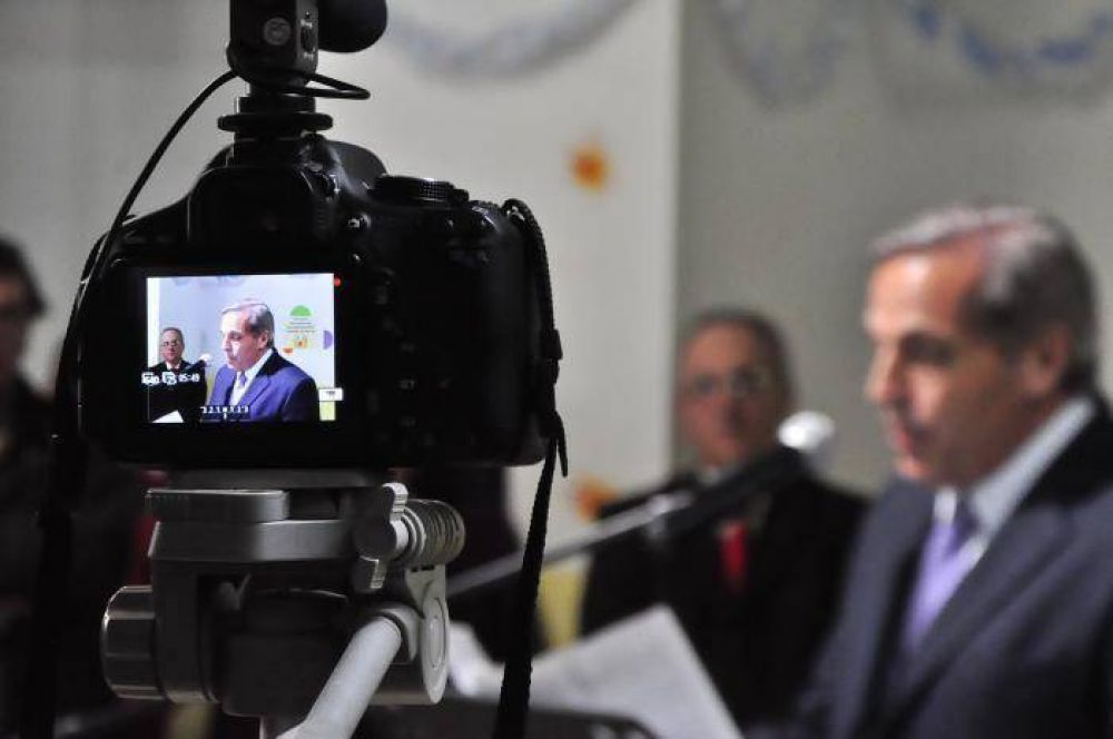 "El acuerdo con YPF es ganar, ganar", dijo Sapag