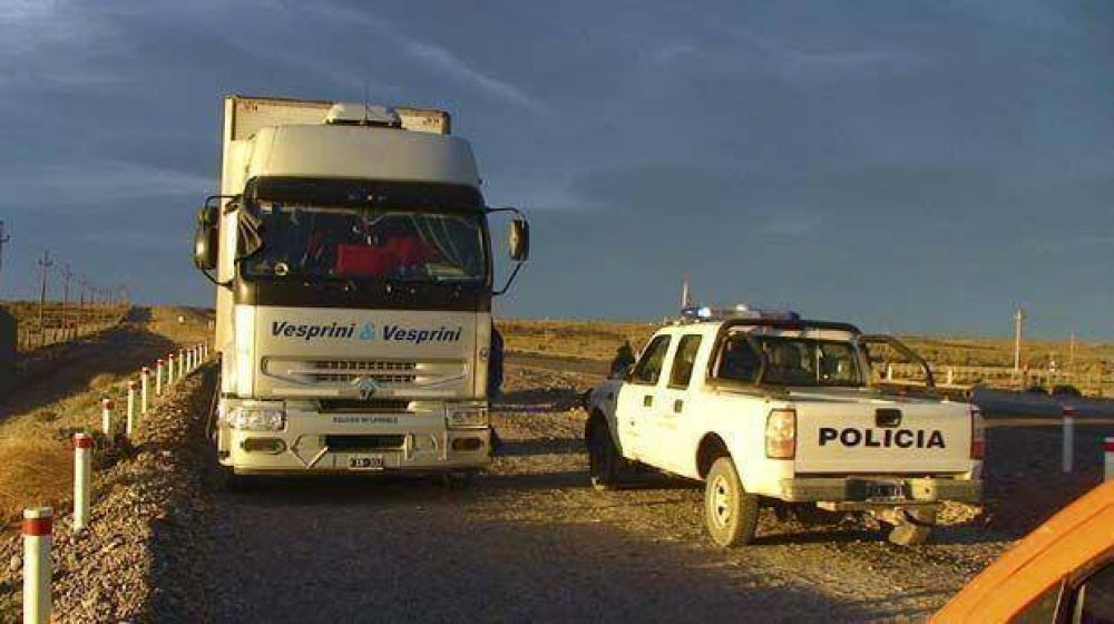 Piratas del asfalto roban un cami�n con 400 televisores en Fitz Roy
