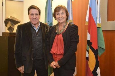 EL INTENDENTE DAR�O D�AZ P�REZ RECIBI� A LA ESPECIALISTA IBEROAMERICANA EN PLANIFICACI�N, MARAVILLAS ROJO TORRECILLA