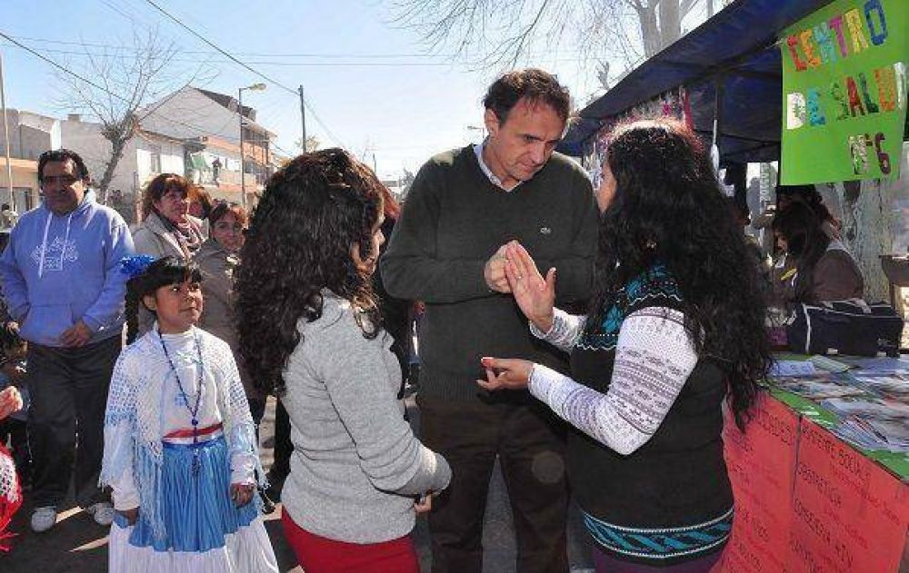 Cientos de vecinos celebraron 45 a�os de vida del Barrio Libertador