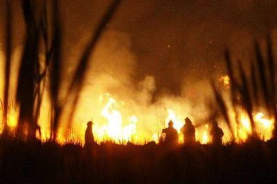 Incendio en la base �rea de El Palomar