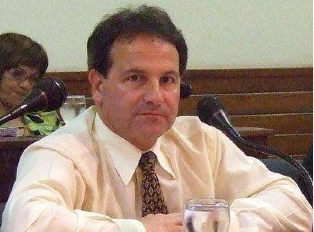 Alessi neg� haber repartido boletas cortadas en las PASO y relacion� a Bertolotto con el oficialismo