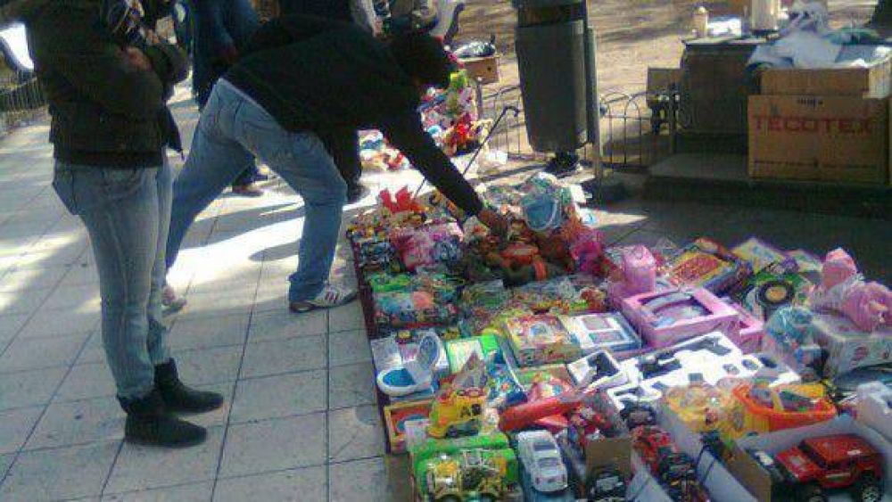 A pesar de la restricci�n judicial, los vendedores informales ganaron las calles y las plazas
