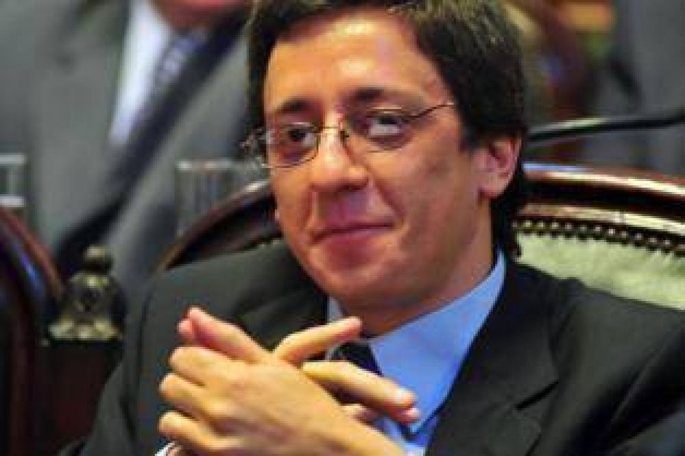 El alperovichismo no habla de "re-re" y apunta a la capital