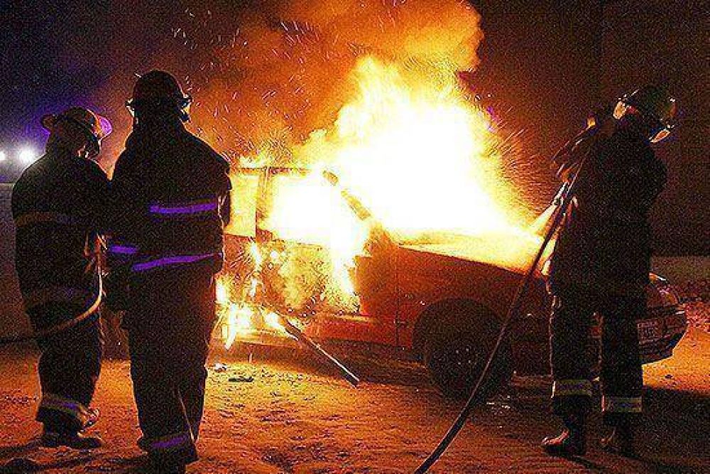 Un incendio destruy� el habit�culo de un auto