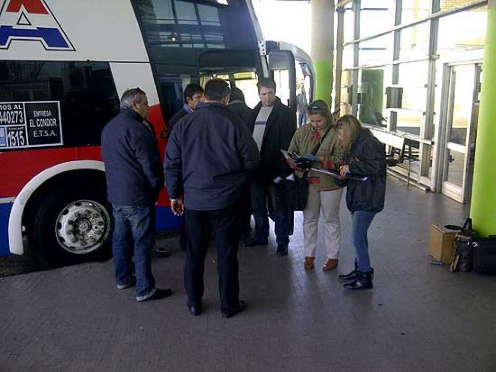 Inspecci�n a micros de media y larga distancia en la Terminal